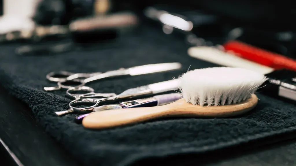 Jakie akcesoria znajdziesz w sklepie dla fryzjerów?